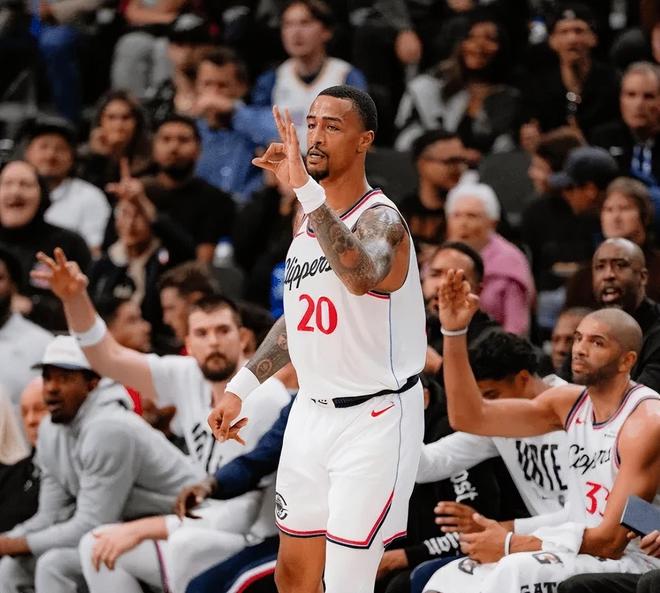 快船102-115不敌太阳 球员评价：祖巴茨满分，4人及格，6人崩盘...