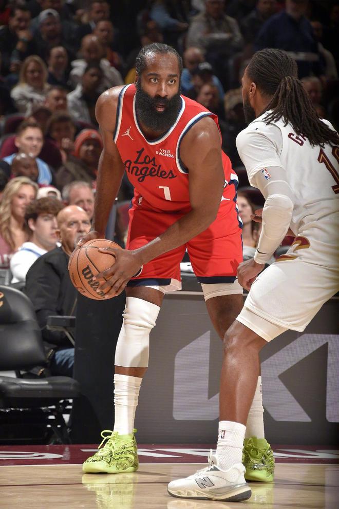 哈登16中5，米切尔37+5记3分创纪录，快船完败骑士！祖巴茨33+18...