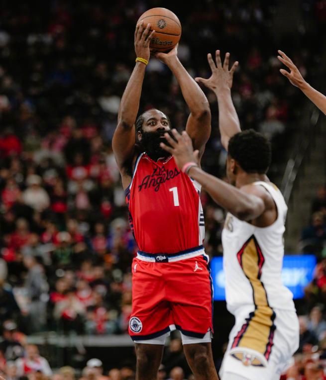 勇士舊將庫里附體對飆哈登，小卡34+5+5+6+絕殺，快船險勝鵜鶘