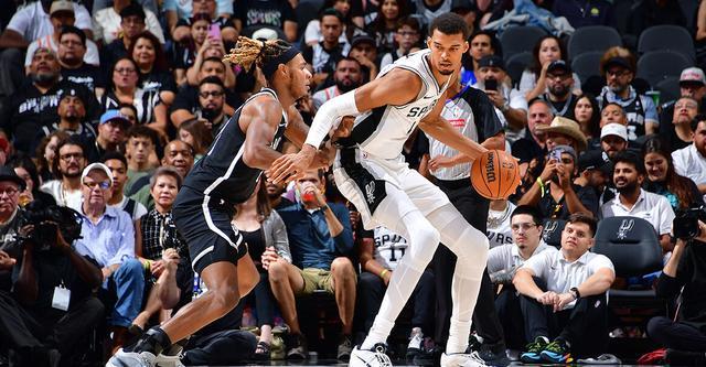 文班31+14小托马斯40分 马刺胜篮网喜迎三连胜