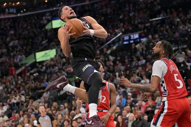 快船4連敗跌至倒數第三！全場噓聲四起，誰注意哈登的舉動