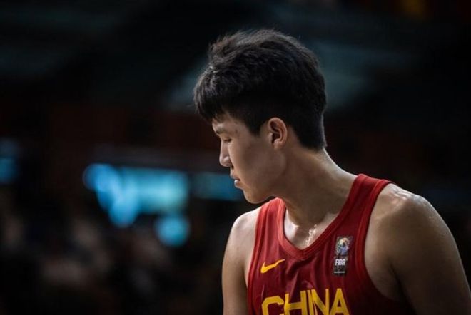 杨瀚森备战亚洲杯篮协被骂惨 约基奇+东契奇战欧洲杯就是爱国？