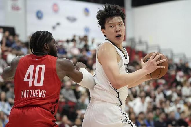 杨瀚森回到青岛 有望出战男篮亚洲杯