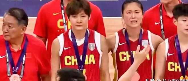 女篮众将发文告别！4朝元老有意宣退，杨力维无愧，王思雨不甘心