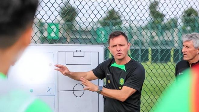 国安本轮亚冠刚输球,俱乐部就要求拉米罗下课?球迷推荐他去海牛