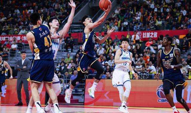 不是奎因，不是萨姆纳！青岛强援盛赞广东一人，杜锋也忍不住猛夸