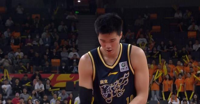 朱芳雨赌对了！徐昕狂轰生涯最强一战，或被广东队提前签回！