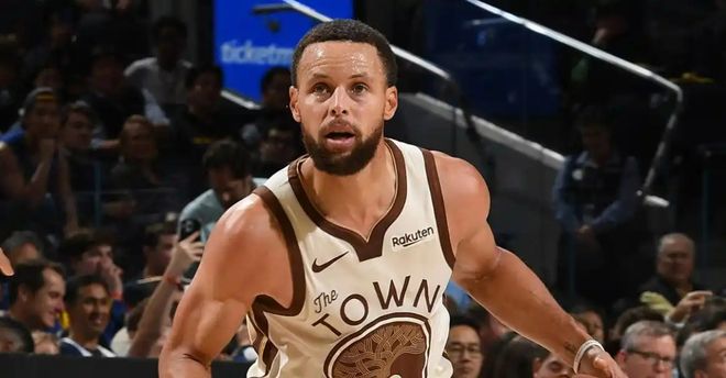 封神！單月場均30分+5三分，36歲庫里還在飛，NBA歷史紀錄在招手...