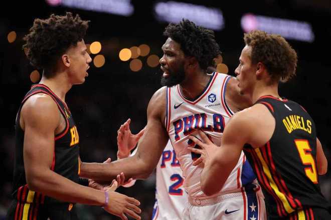 杰倫連續(xù)4場三雙老鷹雙殺76人 喬治35分加盟新高恩比德22+14