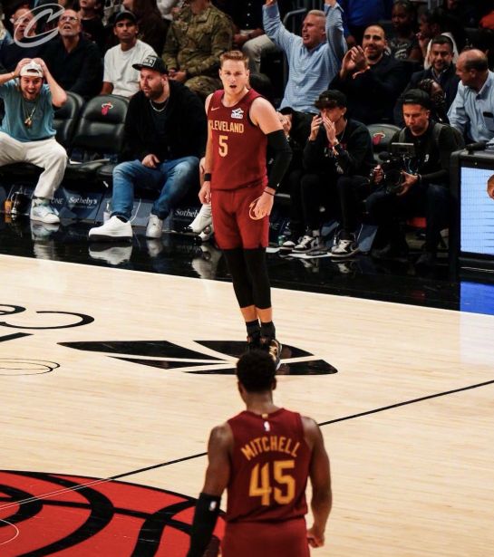 0.4秒空接扣籃絕殺!7人上雙掀翻東部第二,快船舊將狂轟33分