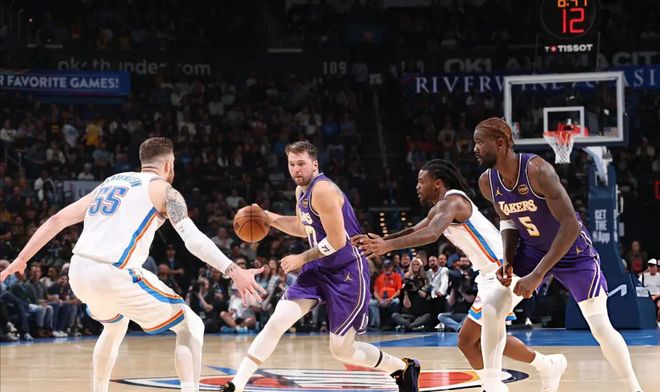 29分惨败!输雷霆让湖人暴露最大缺陷,谁还敢说不需要詹姆斯?