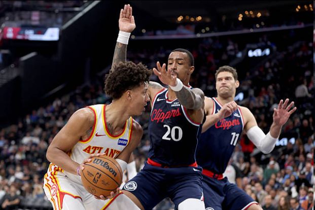 盧指導(dǎo)第二節(jié)謎之暫停被老鷹轟20-3高潮！哈登賽后無(wú)奈：沒(méi)暫停了