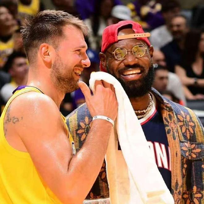 61+14!湖人雙子星爆發!東契奇直沖得分王,詹姆斯不用著急復出