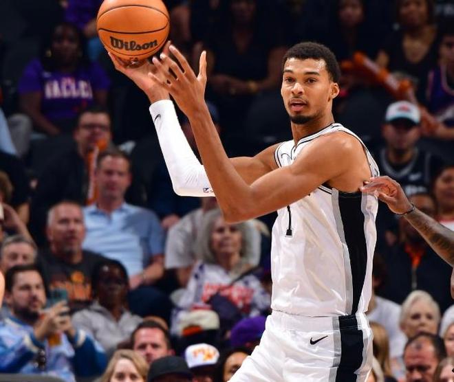 末節18分力挽狂瀾!文班38+12+5+5封蓋,馬刺擒公牛終結交手6連敗