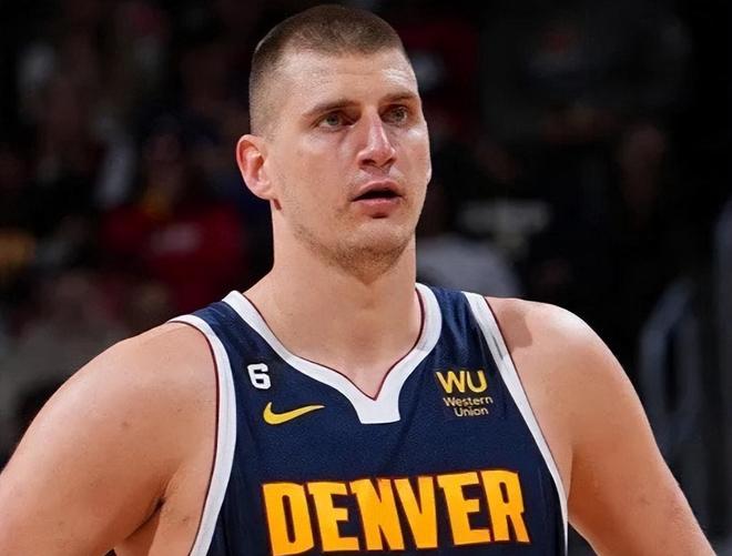 35分15板7助！就在今天，一项由字母哥保持的NBA纪录被约胖打破了...