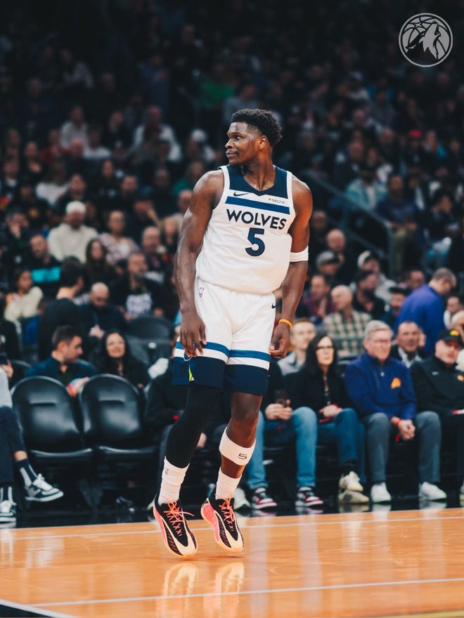 NBA杯太阳替补关键球逆转森林狼，华子41分错失重要罚球...