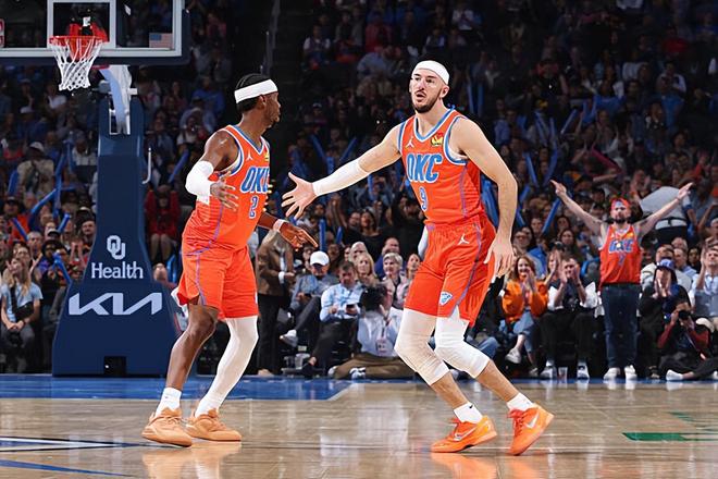 面对勇士15分钟刷出5次抢断,雷霆超级大闸依然是联盟顶级防守者