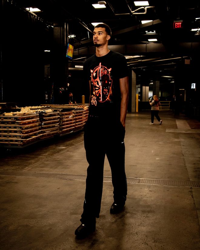 布克28+13太陽送馬刺賽季首敗,卡斯爾26+7+5文班亞馬僅9+9