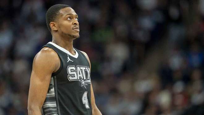 好消息，馬刺隊?？怂褂型趯﹃圌Y鶘隊的比賽中迎來賽季首秀