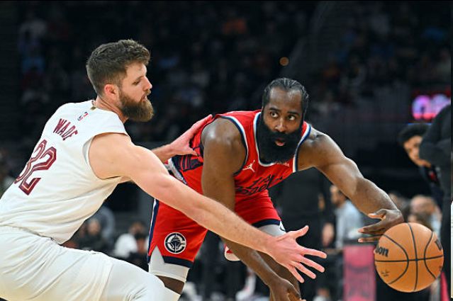 队记都不愿去客场?快船输球后无主帅采访 本季仅5胜9次丢120+分