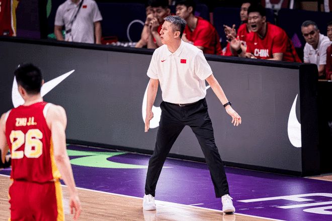 全队15记3分！中国男篮亚洲杯31分大胜印度 胡明轩17分...
