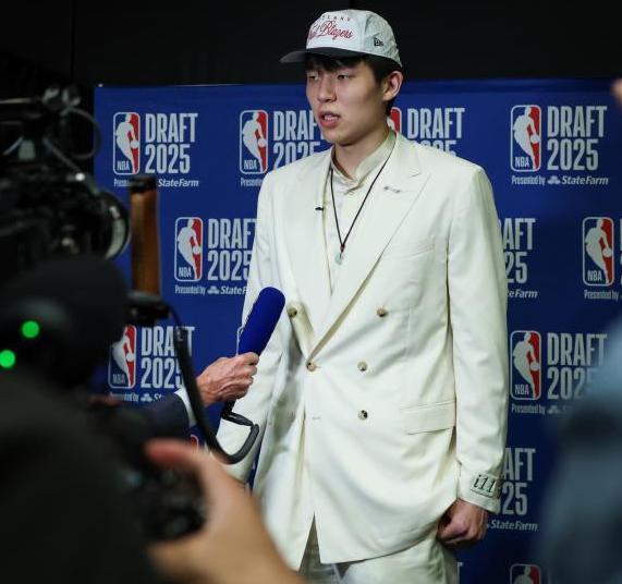 眼看他楼塌了，因表现太差，平台不愿意排杨瀚森的比赛！...