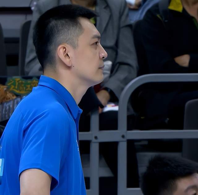 惊心动魄！辽宁3分险胜，赵继伟23分14助堪称大腿，杨鸣用兵谨慎...