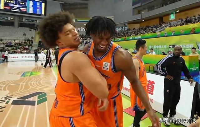 碾壓內(nèi)線！懷特塞德14+11+2帽 多次獻(xiàn)暴扣邱彪臉露絕望表情