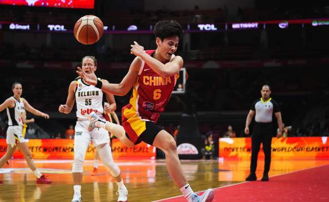中國女籃慘敗暴露致命短板！后衛太差+拒投3分，宮魯鳴該認清現實