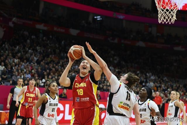 張子宇成年國家隊首次轟20+11創新高 第三節連吃進攻犯規惹爭議