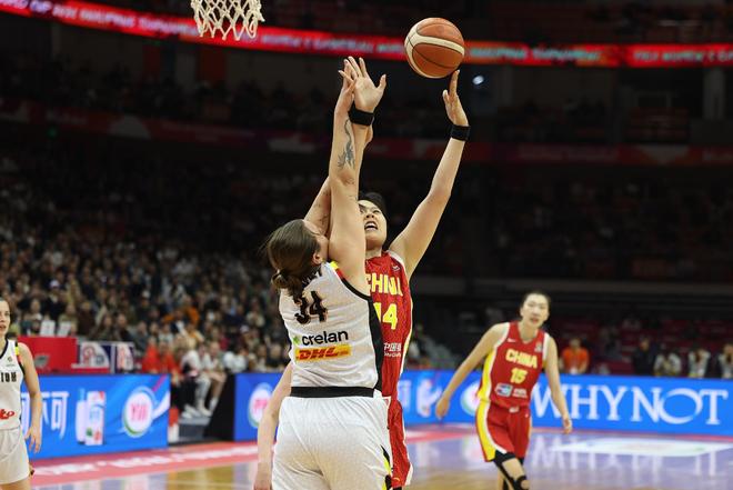 找找狀態(tài)！韓旭和李月汝半場(chǎng)合計(jì)13投1中拿2分