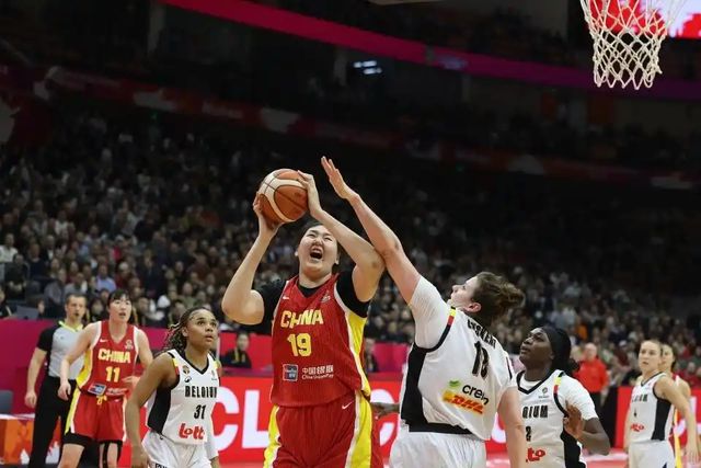 張子宇兩雙孤掌難鳴，宮魯鳴率中國女籃慘敗比利時，李夢贏了