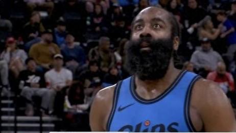 米切尔37分骑士战胜快船,小卡复出祖尼尔33分18板成空砍