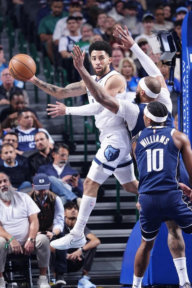 最多領(lǐng)先34分！灰熊8人上雙大勝獨(dú)行俠 斯潘塞25分生涯第二高