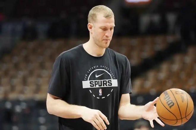 一夜官宣3簽1裁：馬刺簽約21籃板9助攻妖塔，25+10控衛(wèi)簽約步行者