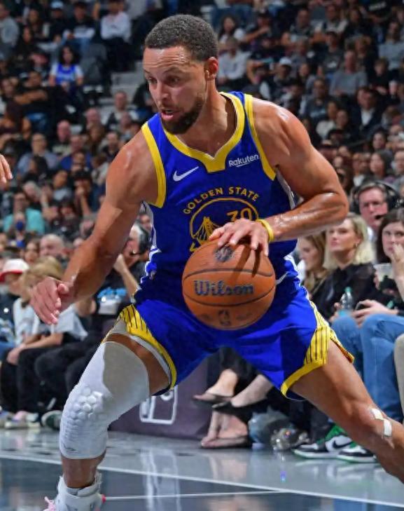 NBA杯爆冷!马刺主场憾负勇士,库里罚球绝杀,文班亚马空砍26+12