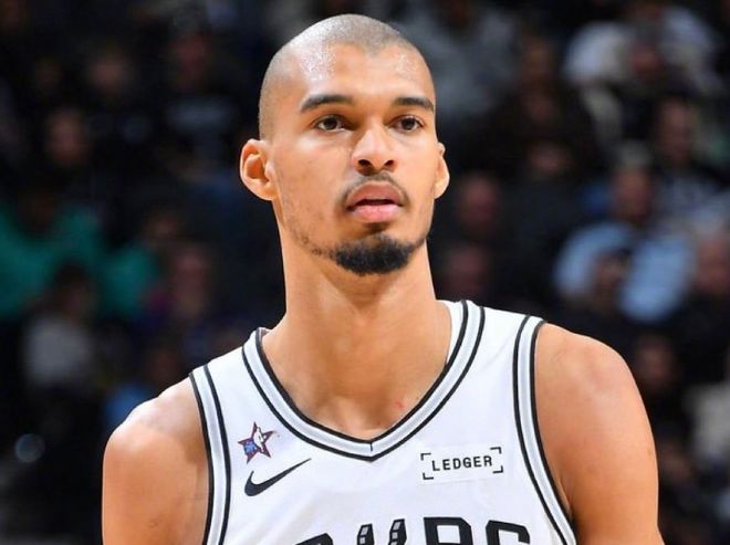 雷霆躺升聯(lián)盟第一！馬刺力克活塞豪取9連勝 文班21+17+6帽