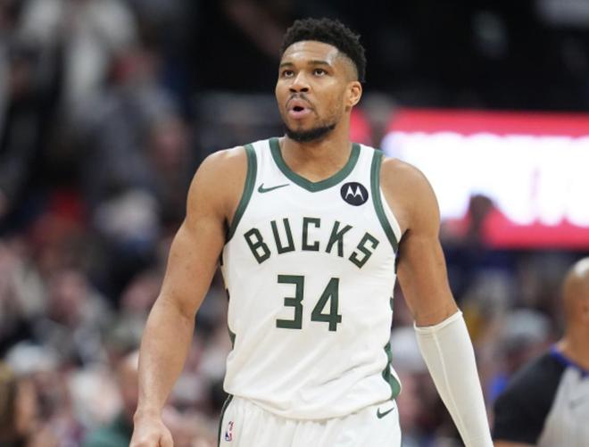 Shams：字母哥遭遇左膝過(guò)度伸展和骨挫傷，將在一周后復(fù)查