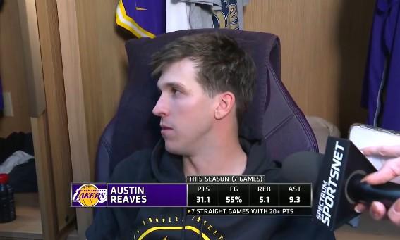 里夫斯调侃东契奇:他就是个白痴,他像个孩子但总有一天需要长大