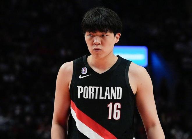 韩乔生：杨瀚森场均5.6分钟，目前打不上球才是最可怕的现状