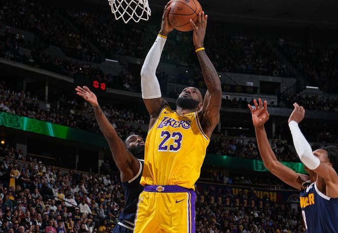 詹姆斯200歲還能扣太離譜！本人回應(yīng)朋友稱贊：6個笑哭了表情