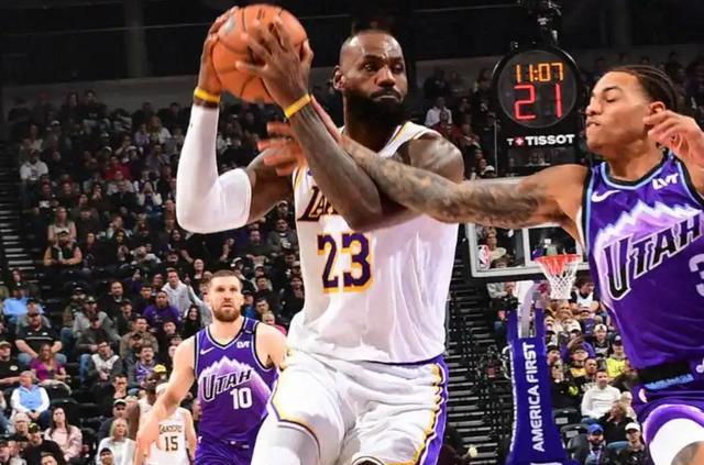 詹姆斯在如今这支湖人起到什么战术作用?