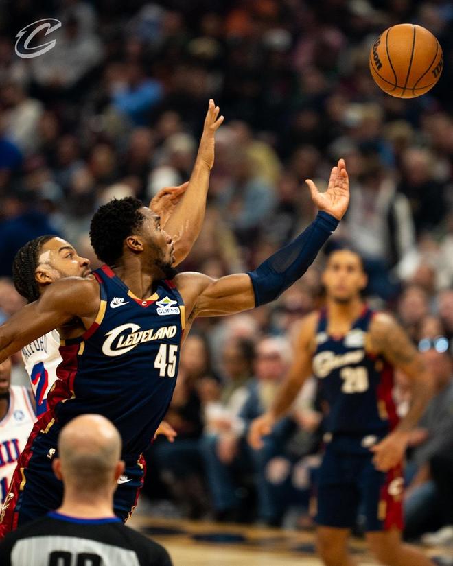 狂轰46+8+6记3分，米切尔创2大纪录，骑士掀翻76人！马克西27+7+9...