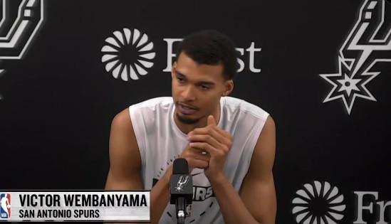 文班亚马谈创5胜0负最佳开局：身为马刺一员，我感到无比自豪...