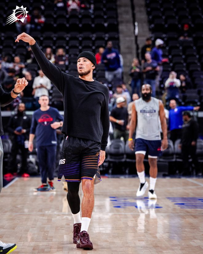 布克21+10+9太阳送快船4连败,哈登13+13小卡再次缺席