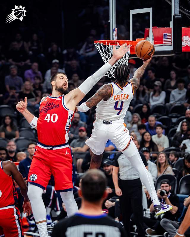 拉鋸戰(zhàn)!殘陣快船居然取得領(lǐng)先:祖巴茨轟16+7,比爾11中2低迷