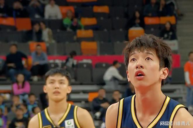 大鱼来了！广东队迎来“加强版徐杰”，男篮顶级一号位确认到位！