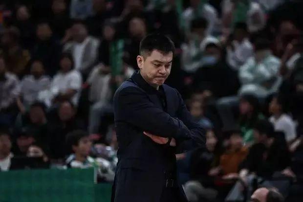杨鸣：三连冠让球员心态发生变化 需适应外援新政