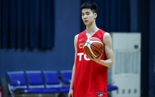 度假or认真特训？郭昊文晒在美训练视频 CBA东契奇还能进国家队吗