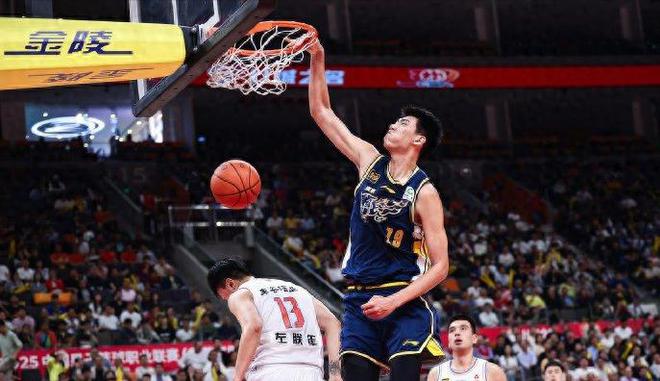 广东宏远2米26新星赴美特训！合同到期，有潜力却不被杜锋重用